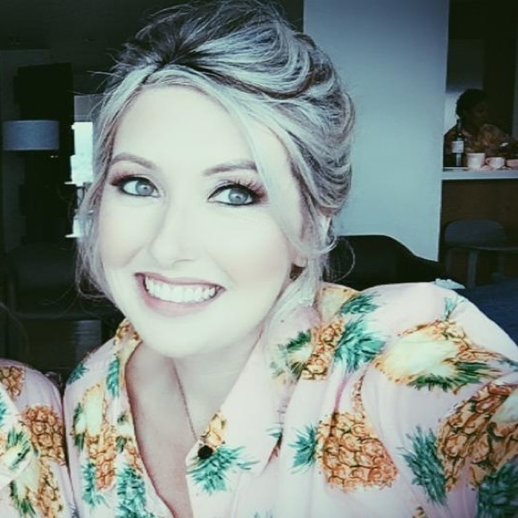 Meet your Posher, Hilary - Picture 1 of 1